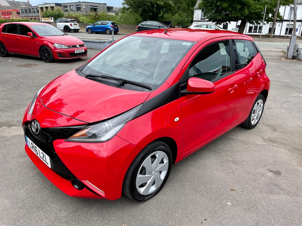 toyota-aygo-x-play-vvt-i-62caf7578e382